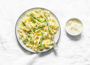 Pasta mit grünem Spargel und Pfeffer