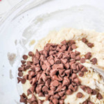 Leckere Muffins mit Schokostückchen 4 Muffins in der Form