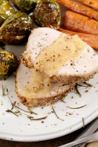 Schweinebraten mit Apfel