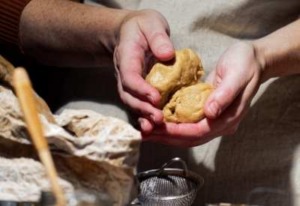 Honigkuchenteig kneten