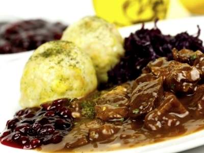 Omas feines Rehgulasch mit Pilzen 5 rehgulasch-teller