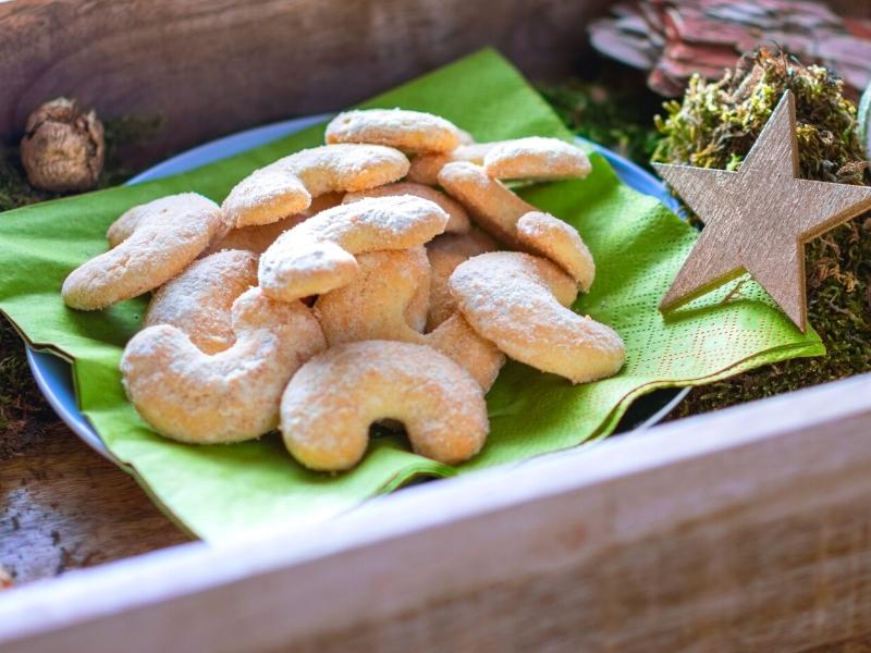 Klassische Vanillekipferl mit Mandeln 1