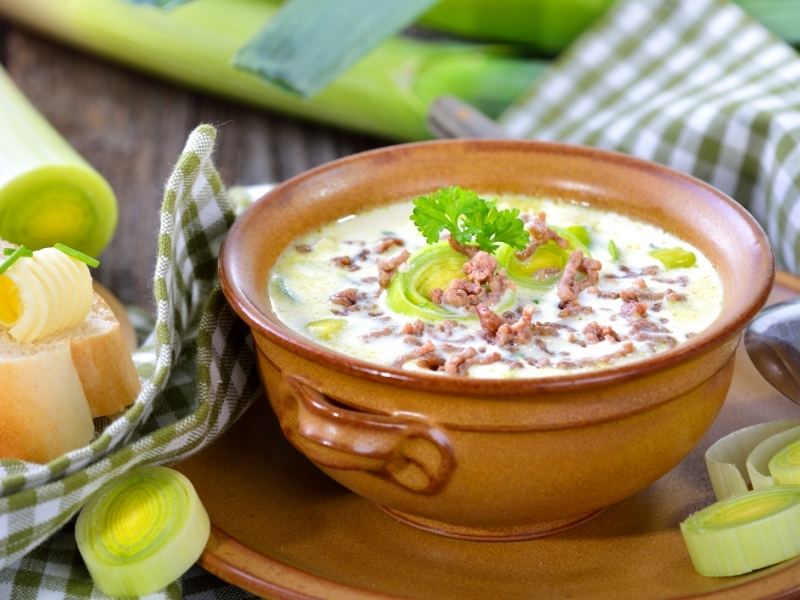 Omas berühmte Käse-Lauch-Suppe mit Hackfleisch - Oma Kocht