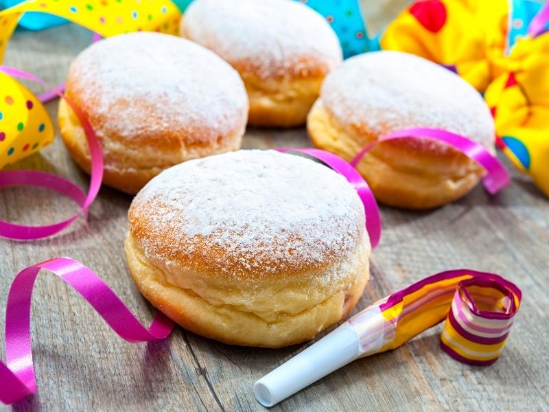 Lecker gefüllte Krapfen (Berliner Pfannkuchen) - Oma Kocht