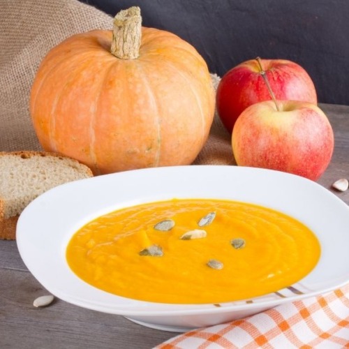 Klassisch-fruchtige Kürbissuppe mit Kartoffeln 24 fruchtige-kuerbissuppe-kartoffeln-möhren-apfel