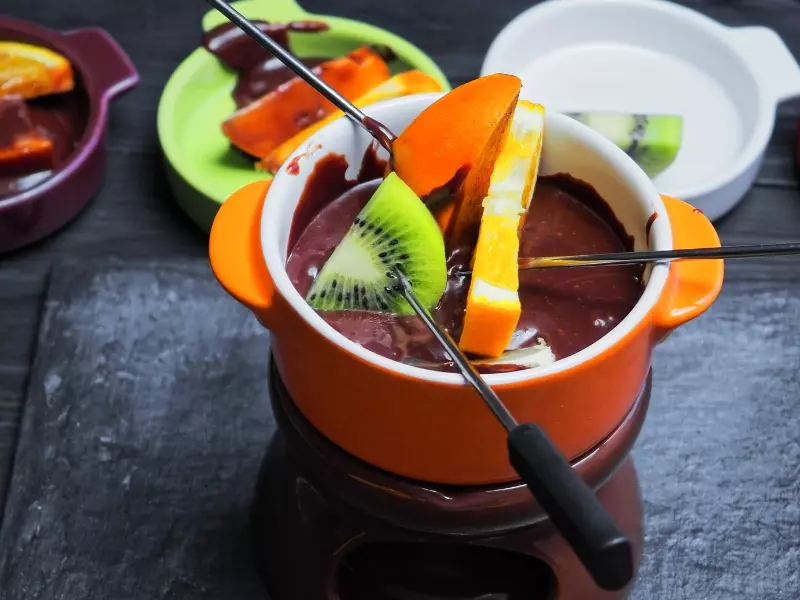 Edel-dunkles Schokoladen-Fondue mit Orange 3 schokofondue-set