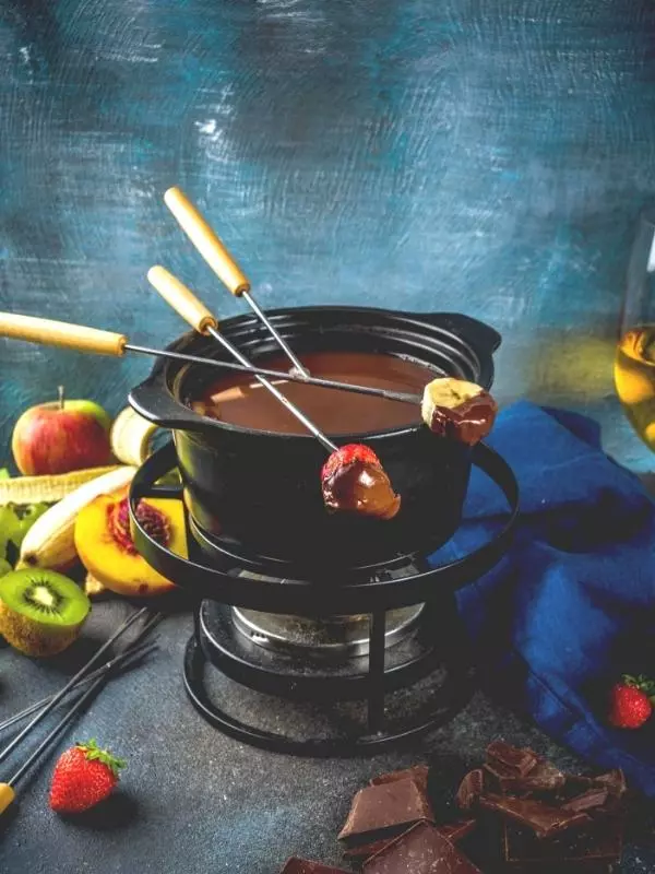 Edel-dunkles Schokoladen-Fondue mit Orange 2 Edel-dunkles Schokoladen-Fondue mit Orange 1