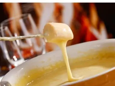 schweizer-kaesefondue-closeup