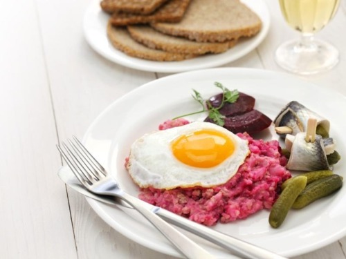 Hamburger Labskaus-Rezept - einfach selbst gemacht 4 labskaus-rote-bete-teller