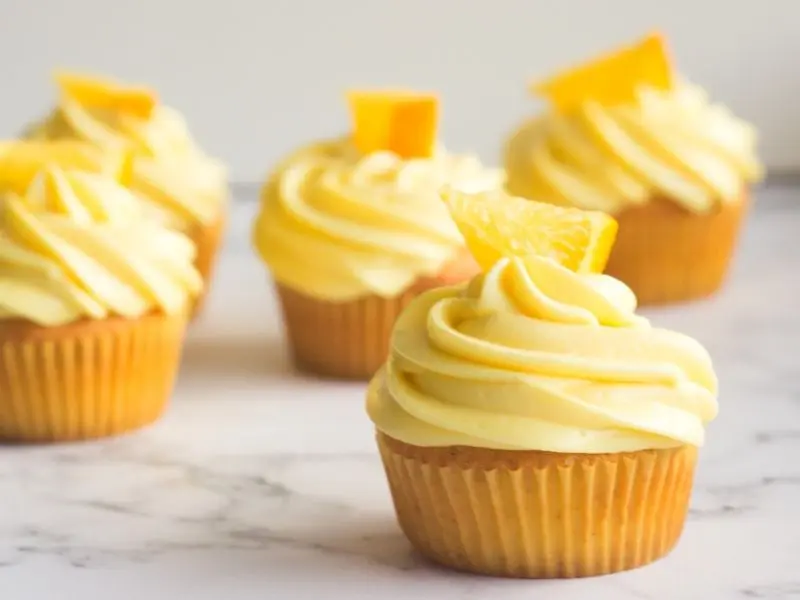 Fruchtige Orangen-Cupcakes mit Buttercreme 3