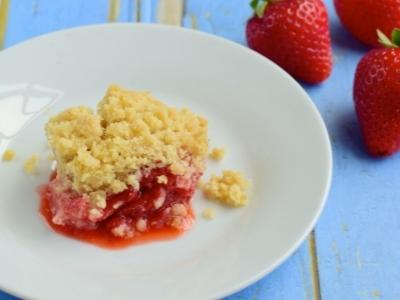 Erdbeer-crumble-schnell-teller