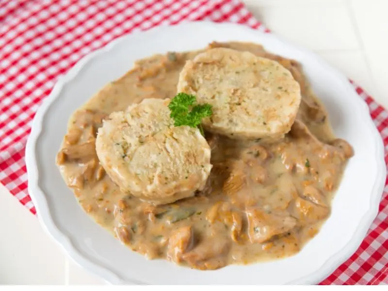 pfifferlingrahmsoße-semmelknodel