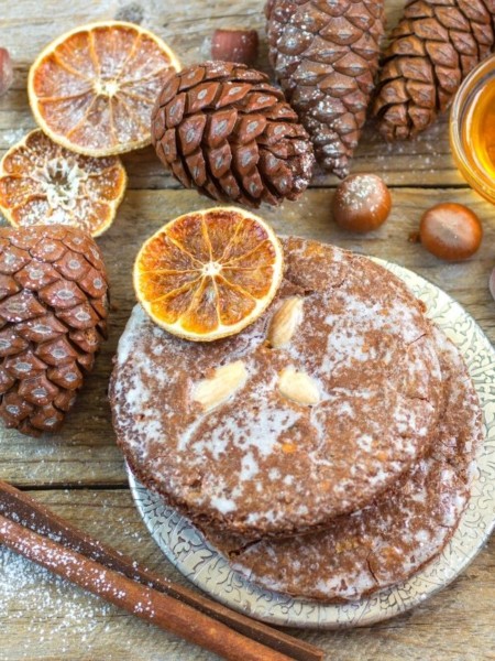 Feine, weihnachtliche Elisenlebkuchen - Oma Kocht