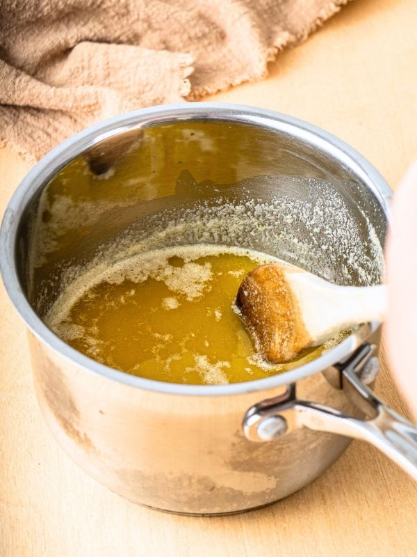 Geschmolzene Butter mit Zucker