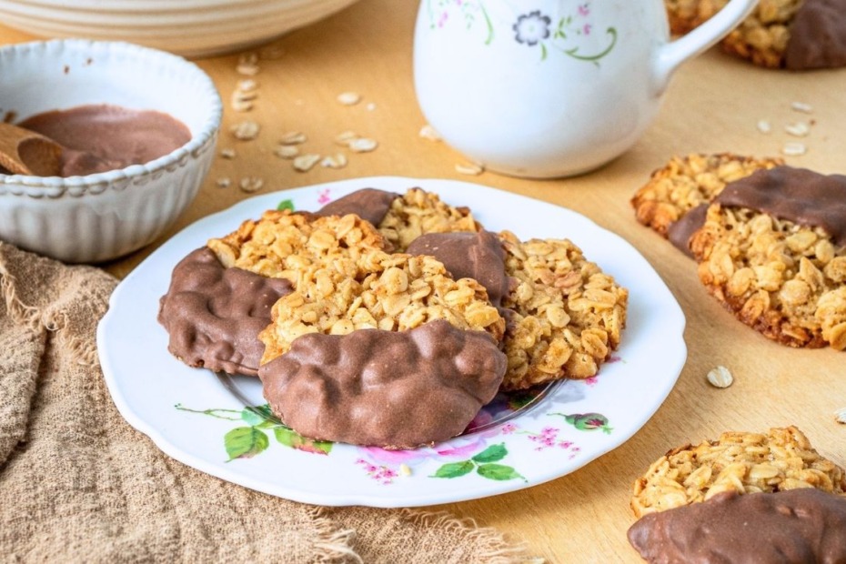 Knackige Haferflockenkekse 36 Haferflockenkekse Rezept auf teller