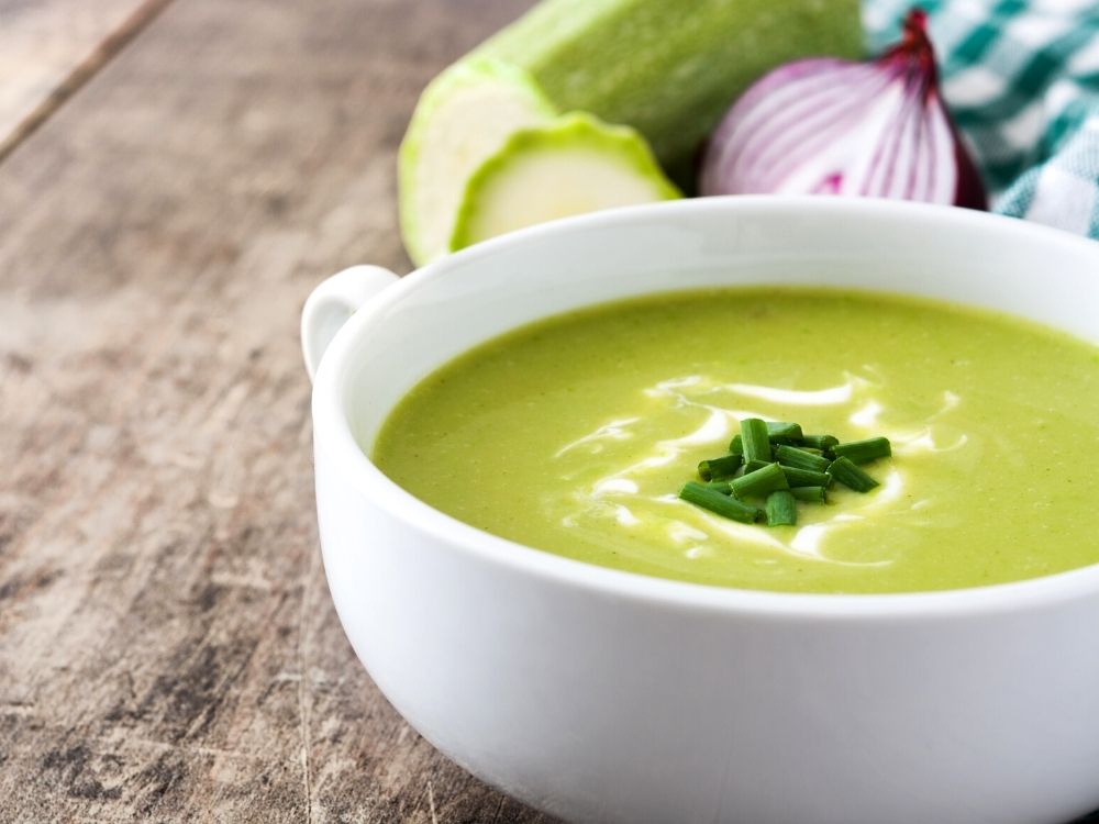 Zucchini-Kartoffel-Suppe mit Käse - Oma Kocht