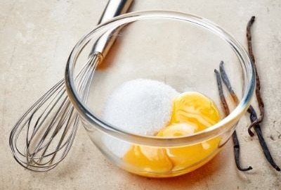 Selbstgemachte Vanillesoße 4 eier-zucker