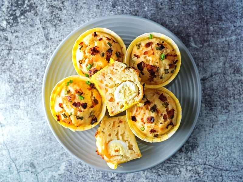 Herzhafte Muffins mit Speck und Zwiebeln - Oma Kocht