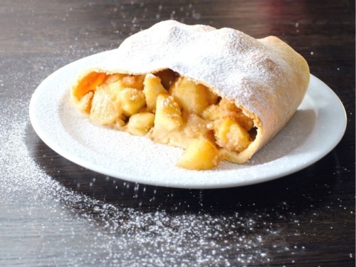 Selbstgemachter Strudelteig - ein Grundrezept 5 strudelteig-grundrezept