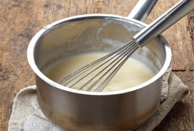 Selbstgemachte Vanillesoße 5 vanillesauce-topf
