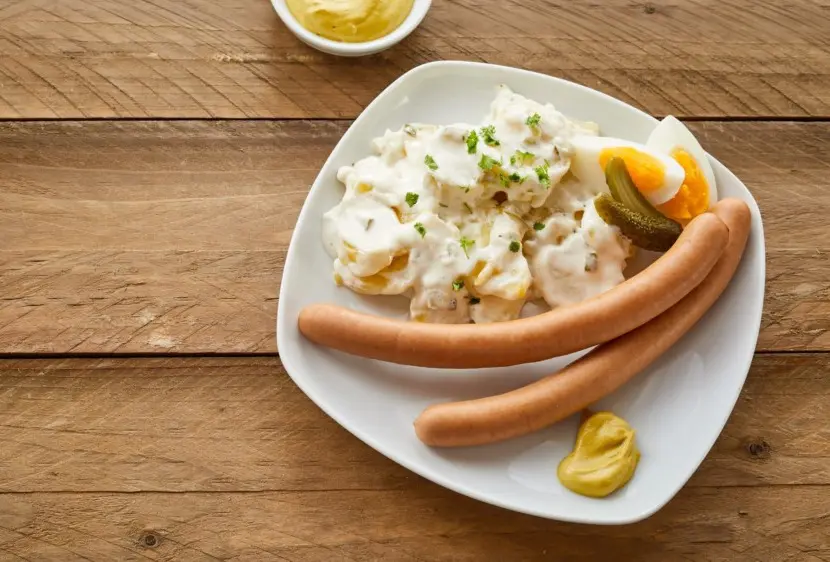 Omas Kartoffelsalat mit Ei und Gurke 3