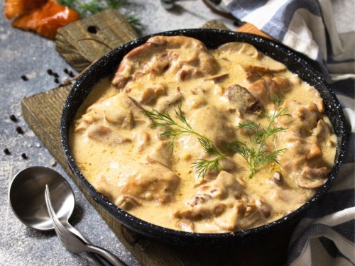 Omas Putengeschnetzeltes in Pilz-Sahnesoße - Oma Kocht