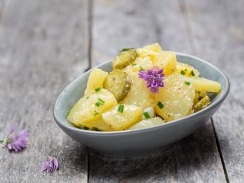 Veganer Kartoffelsalat wie von Oma 3 veganer-kartoffelsalat-warm