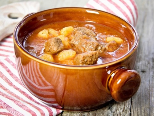 Gulaschsuppe-paprika-kartoffeln