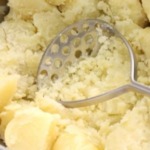Hausgemachtes Kartoffelpüree 3 kartoffelbrei-stampfen