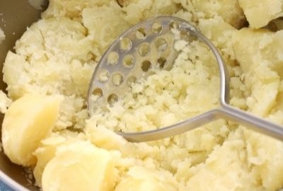 Hausgemachtes Kartoffelpüree 4 kartoffelbrei-stampfen
