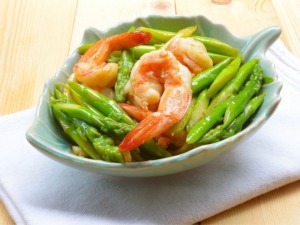 spargelsalat-gruen-garnelen-rezept-shrimps