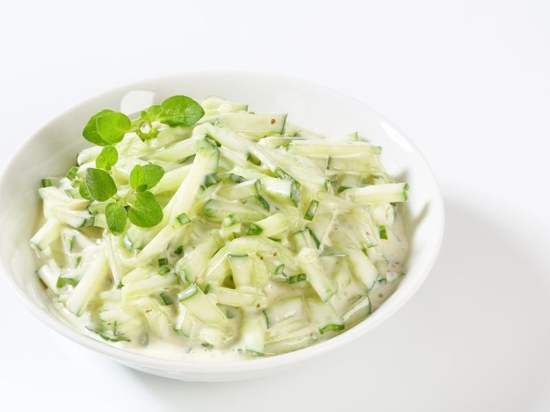 gurkensalat-joghurt-frisch