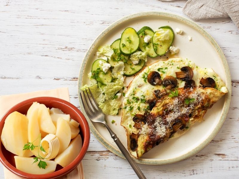 Omas Kartoffeln mit Rührei und Gurkensalat 1