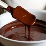 Einfache weiche Schokoglasur auf 3 Arten 3 schokoglasur weich mit Löffel