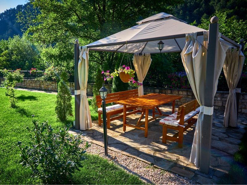 Sommerliche Gartenparty – so gelingt sie 2 pavillon-sommerfest