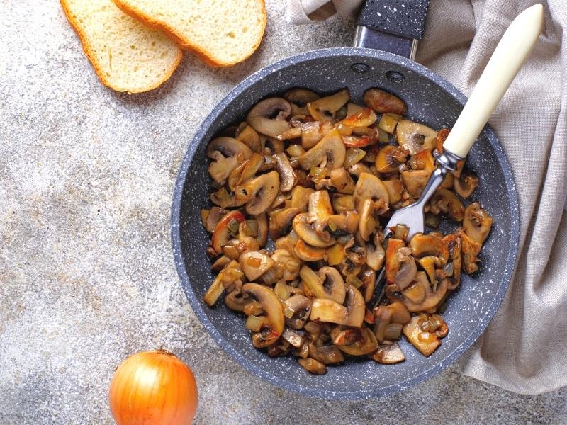 Aromatische Pilzpfanne 1 pilzpfanne-speck-zwiebel-rezept