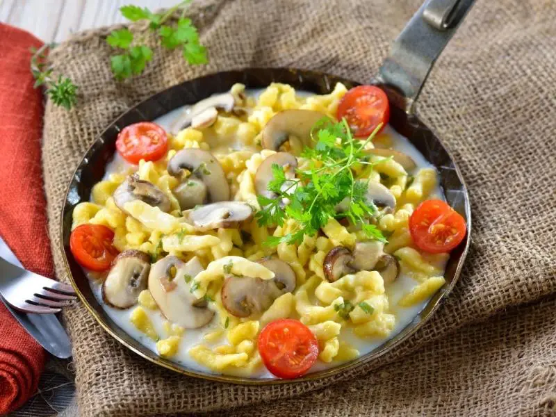 Spätzlepfanne mit Pilzen und Speck 2