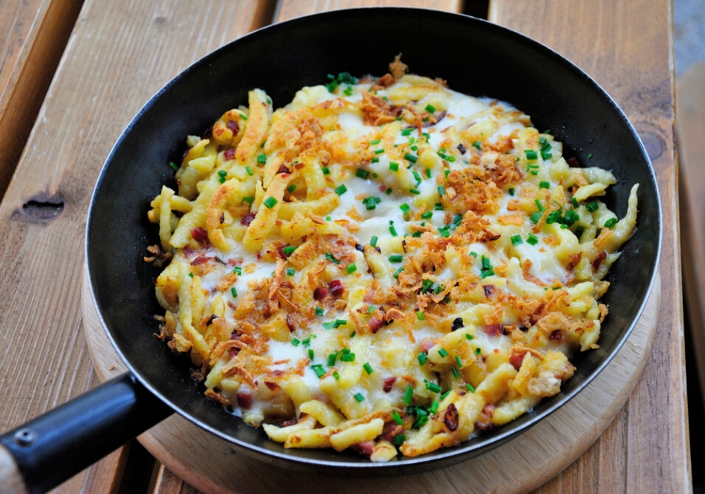 Lecker deftige Käsespätzle - Oma Kocht