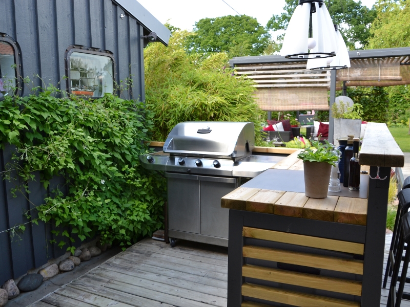 Ein Plätzchen im Garten: Versteckte Gasgrill-Lösungen 1 aussenkueche