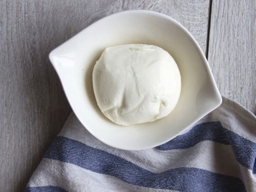 Rezept für hausgemachten Mozzarella - Oma Kocht