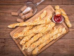 Krosse Blätterteigstangen (Käsestangen) 5 kaesetangen-blatterteig-rezept