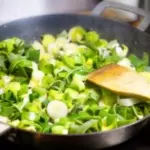 Blätterteig mit Feta und Porree vom Blech 4 lauch-pfanne