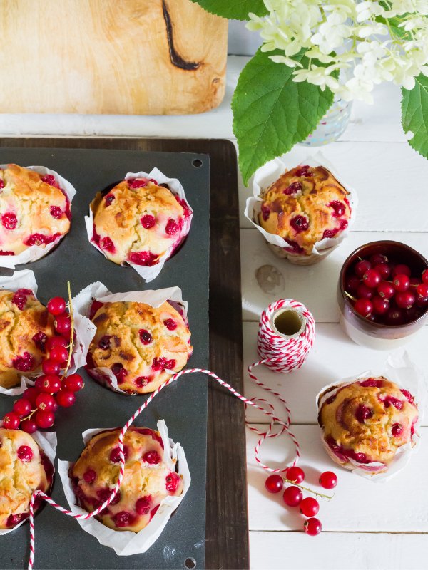 rote-johannisbeermuffins-blech