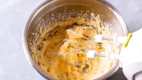Saftiger Marmor-Gugelhupf 5 butter-schaumig