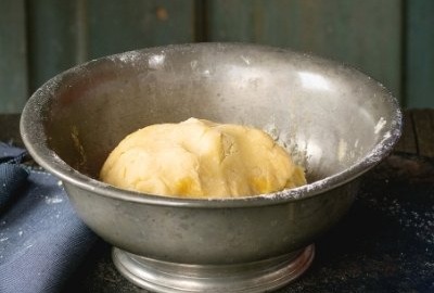 Fruchtiger Apfelkuchen mit Streuseln 5 muerbeteig-schuessel