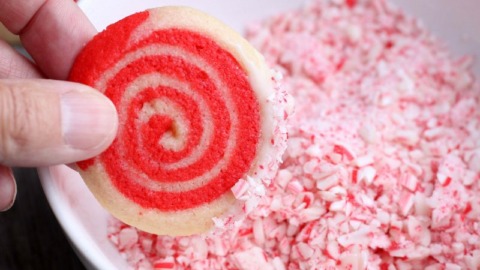 Weihnachtliche Zuckerstangen-Kekse 8 zuckerguss-sangen-kekse-finger