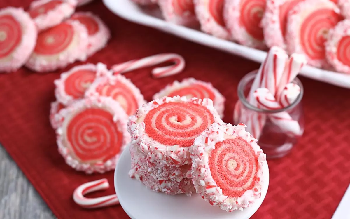 zuckerstangen-rot-weiss-kekse-rezept-oma-kocht