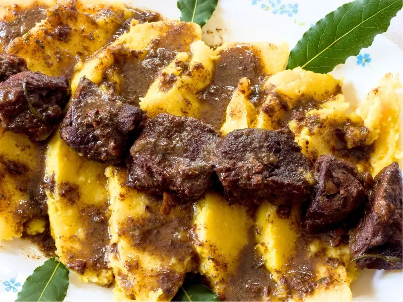 wildschweingulasch-nah