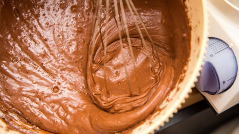 Schneller Mokkakuchen mit Kakao für den Sonntagskaffee 3 Mokakuchenteig in schüssel