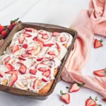 Erdbeerschnecken gebacken mit frosting